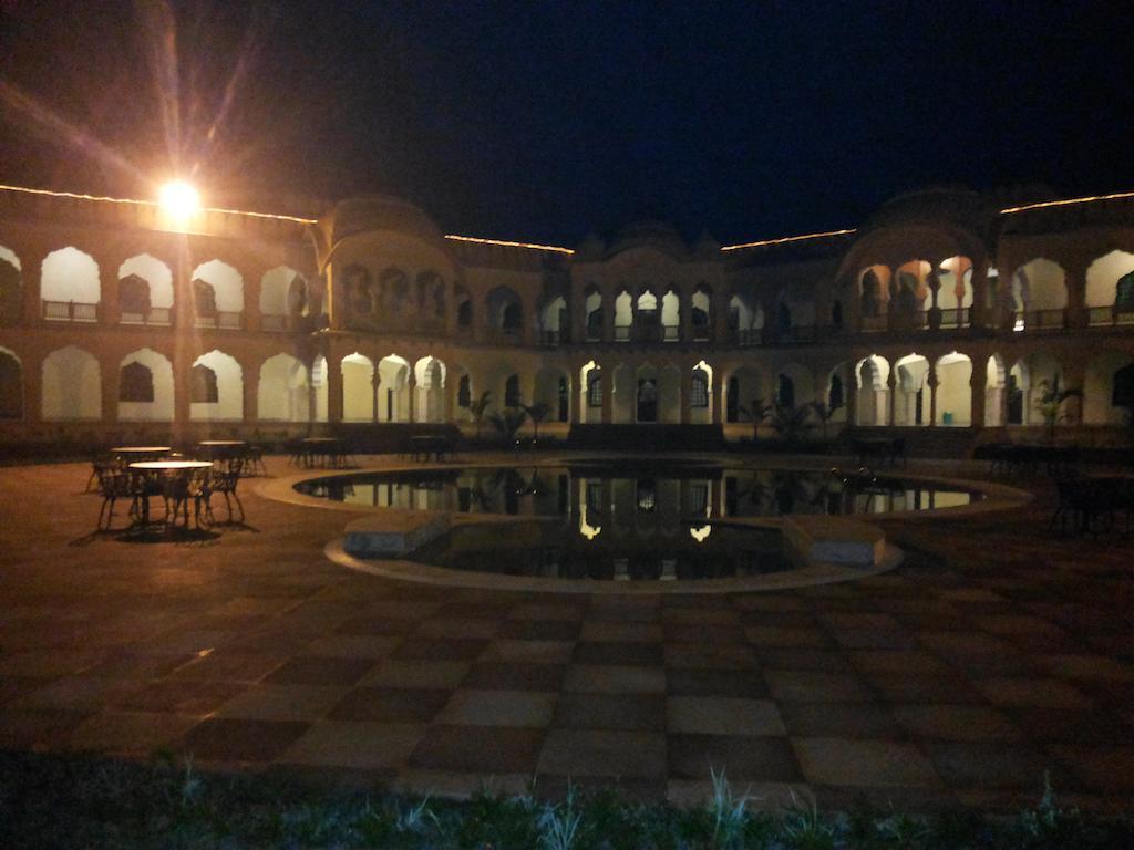 V Resorts Rajmahal Orchha Exterior foto