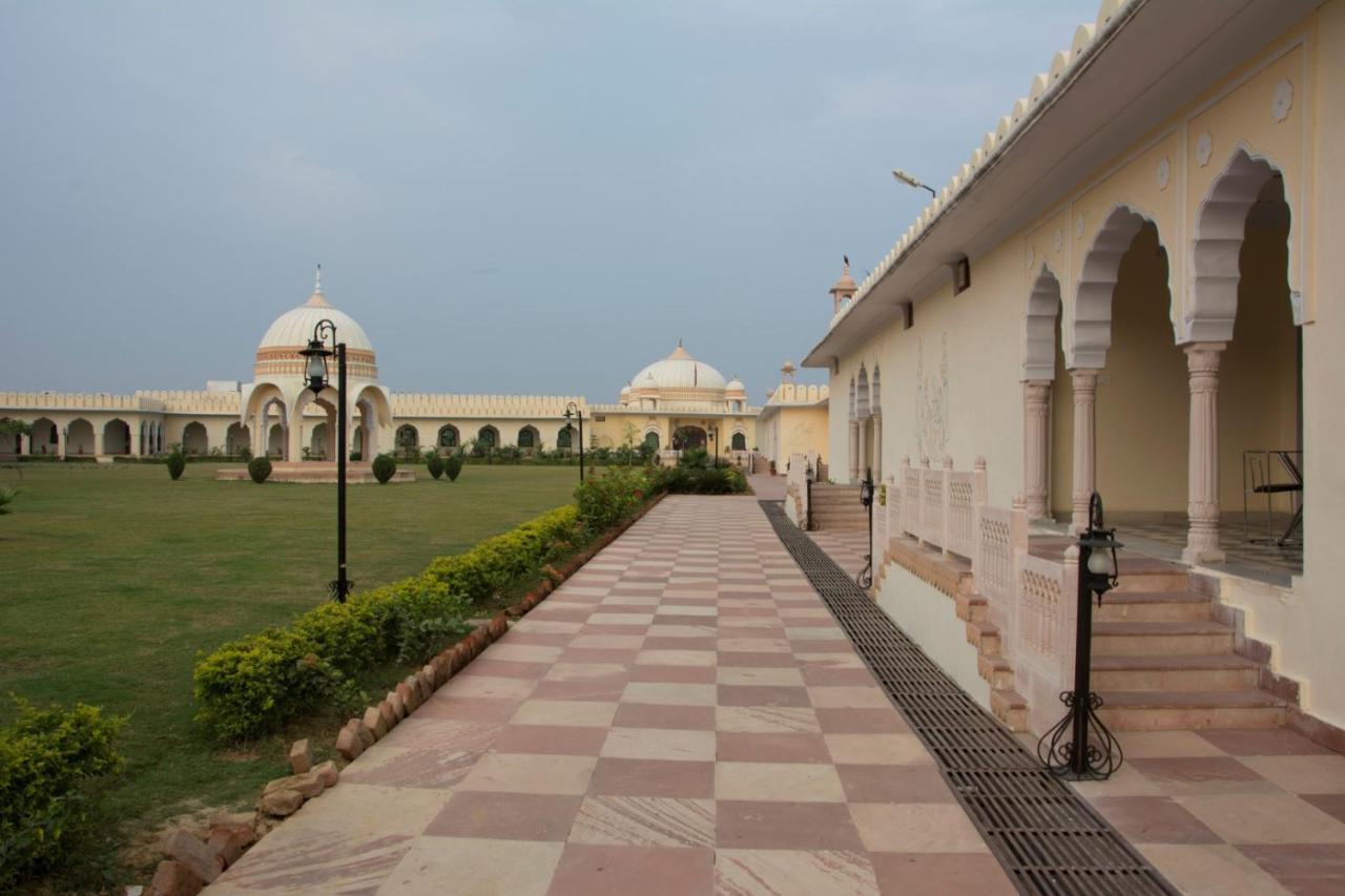 V Resorts Rajmahal Orchha Exterior foto