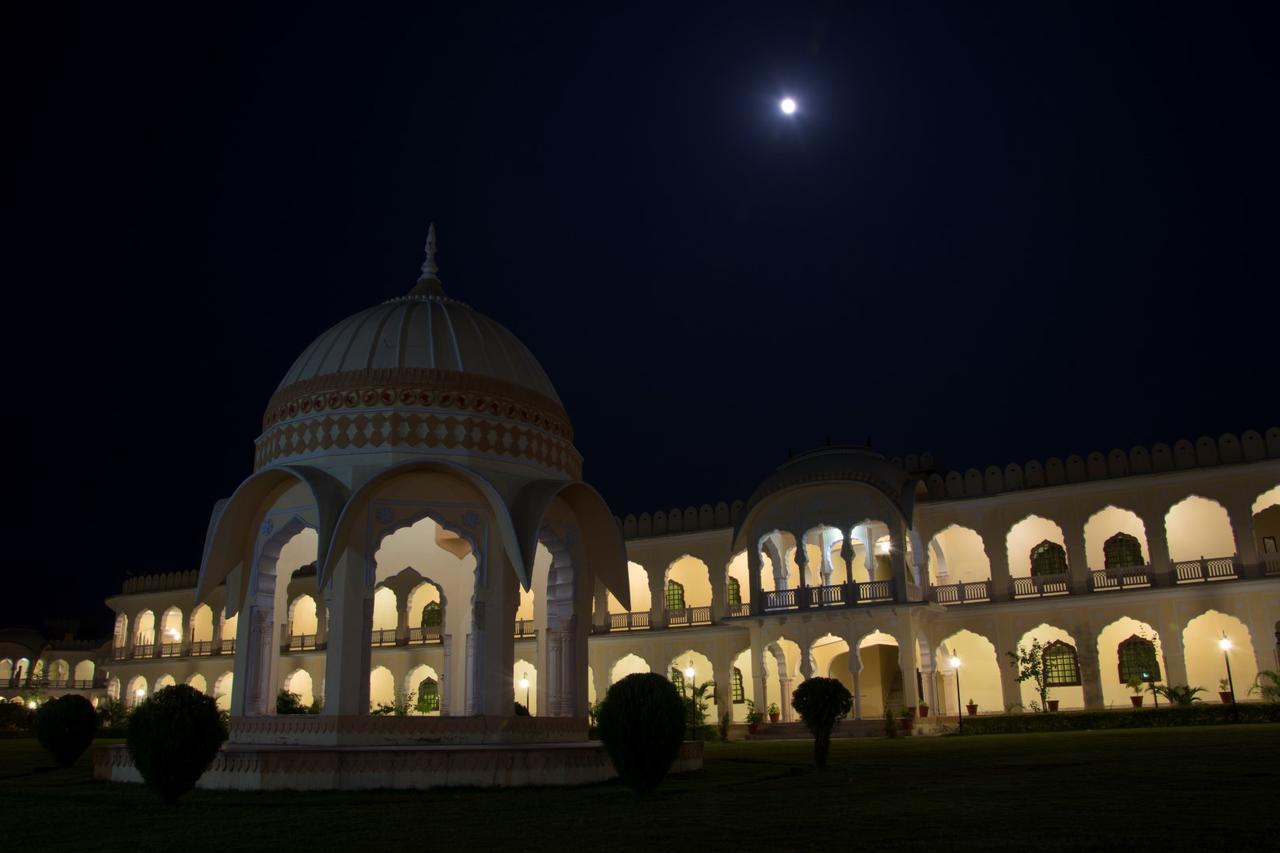 V Resorts Rajmahal Orchha Exterior foto