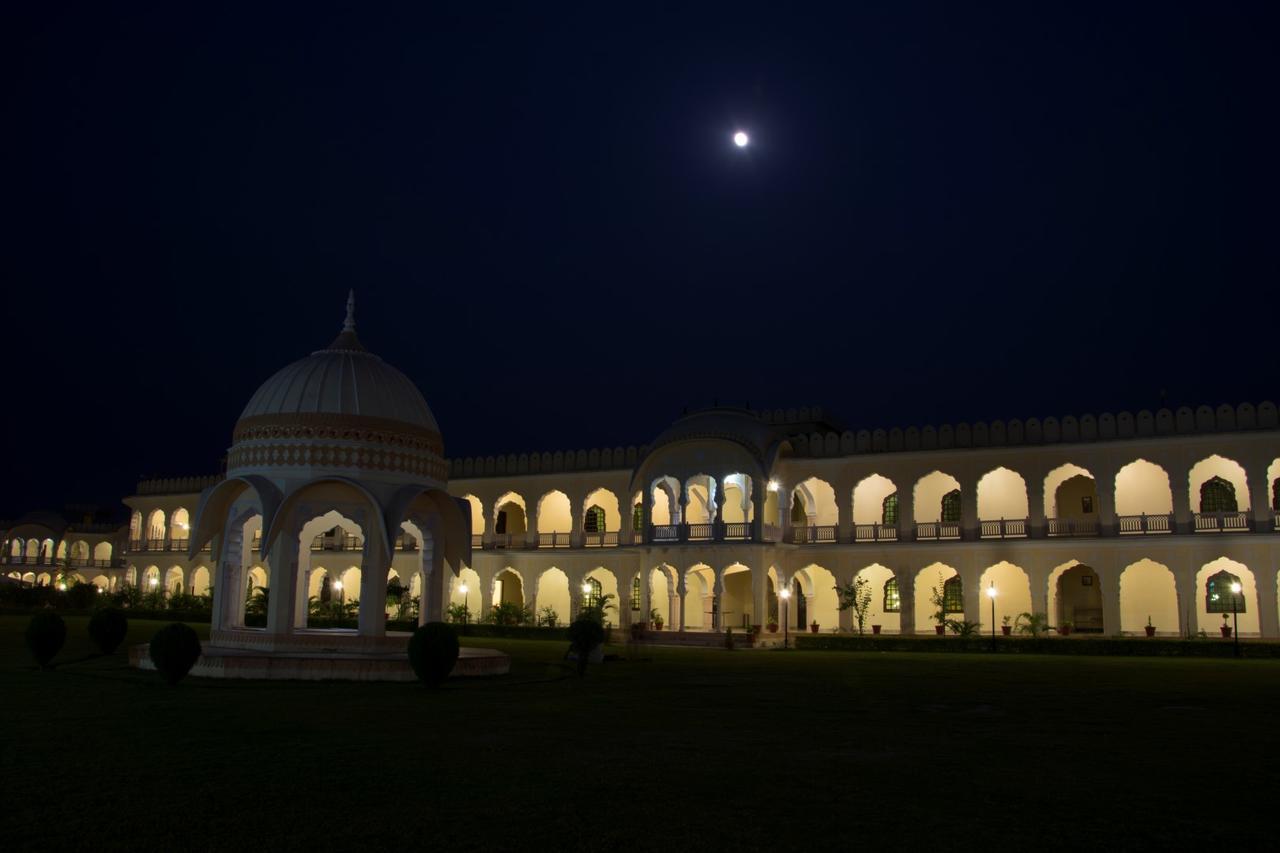 V Resorts Rajmahal Orchha Exterior foto